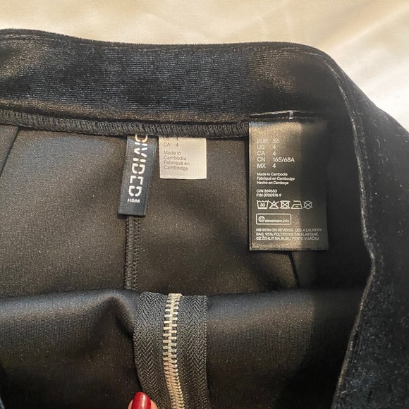 Like New Black Velvet H&M Skirt - Size 4 - Picture 3 of 3